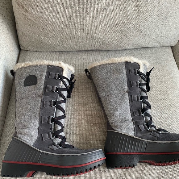 Sorel Boots - Picture 2 of 5